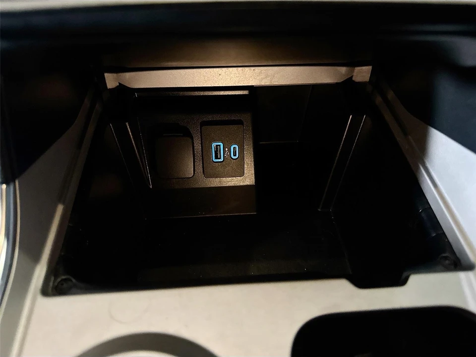 2022 Ford Explorer 6th Gen - Image 15 of 21