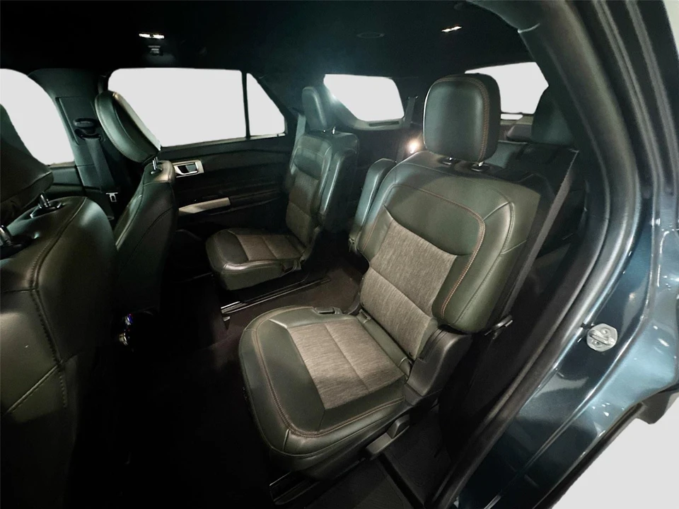 2022 Ford Explorer 6th Gen - Image 16 of 31