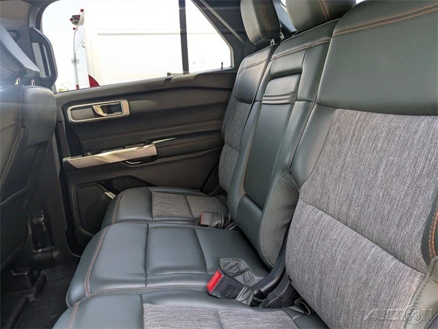 2022 Ford Explorer 6th Gen - Image 15 of 21