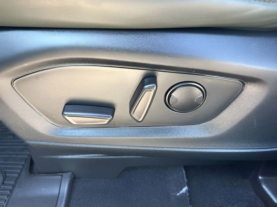 2022 Ford Explorer 6th Gen - Image 10 of 12