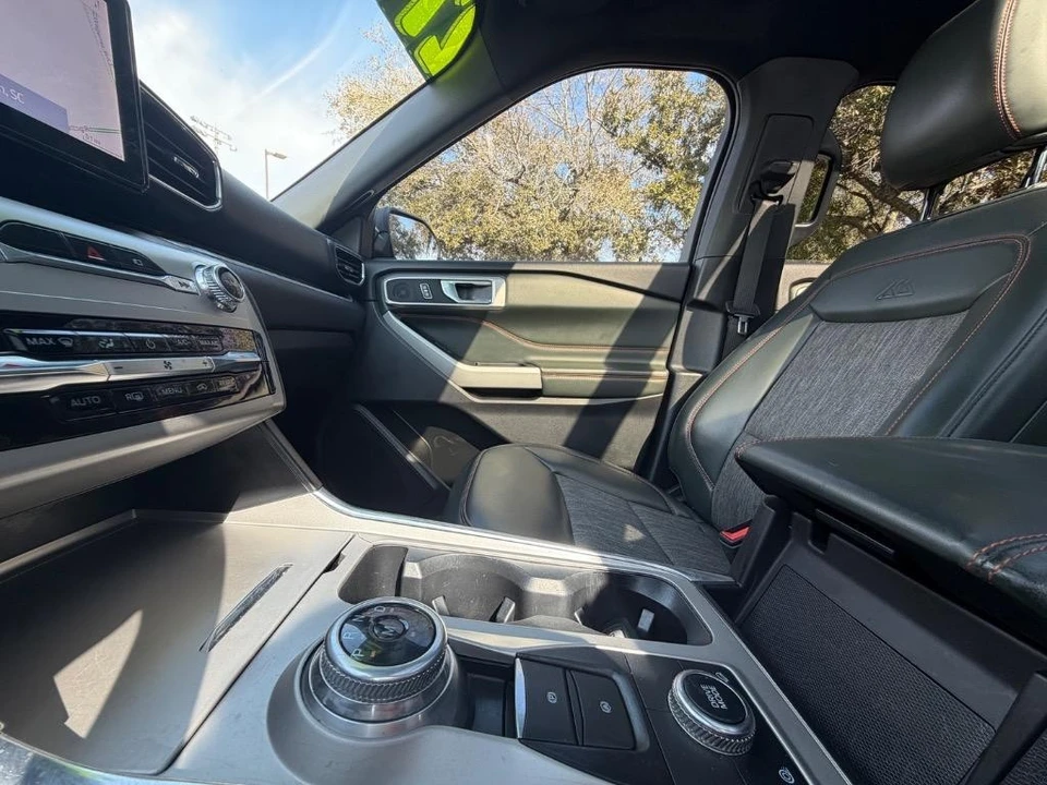 2022 Ford Explorer 6th Gen - Image 17 of 21