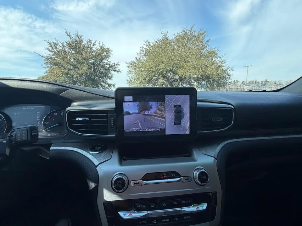 2022 Ford Explorer 6th Gen - Image 15 of 21