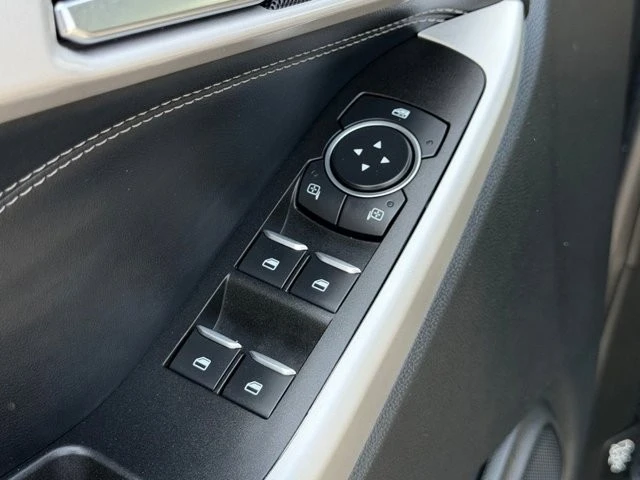 2022 Ford Explorer 6th Gen - Image 16 of 21