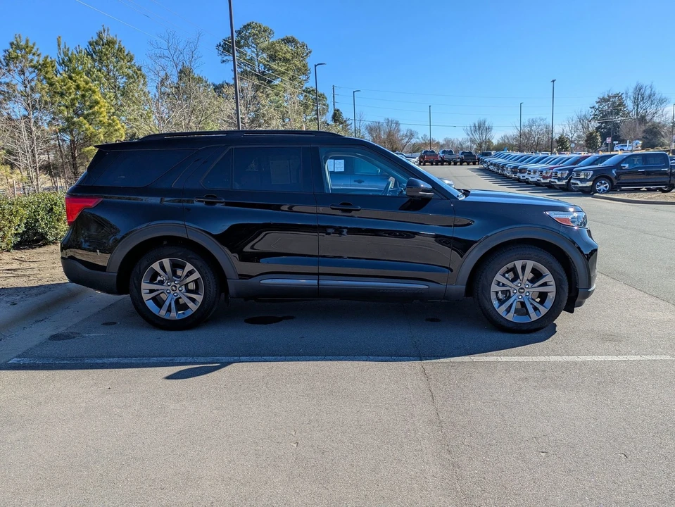 2022 Ford Explorer 6th Gen - Image 3 of 12
