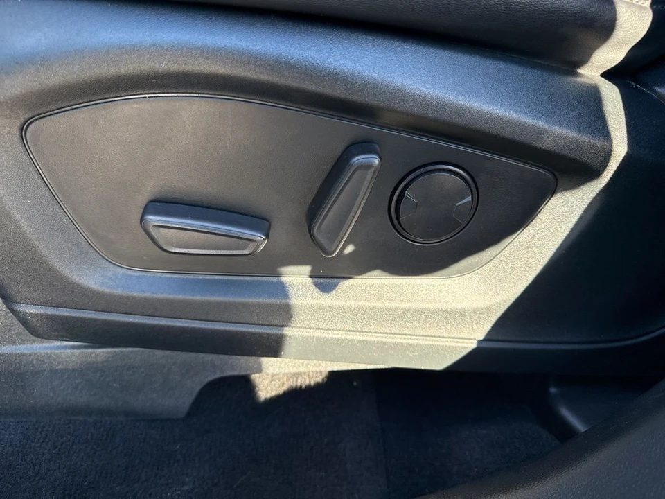 2022 Ford Explorer 6th Gen - Image 10 of 12