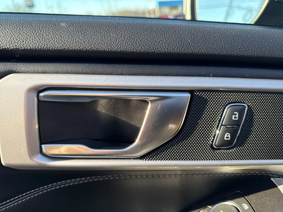 2022 Ford Explorer 6th Gen - Image 11 of 12