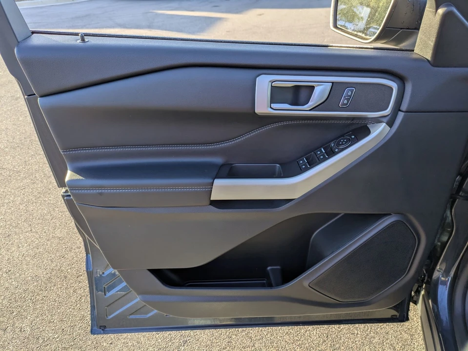 2022 Ford Explorer 6th Gen - Image 14 of 21
