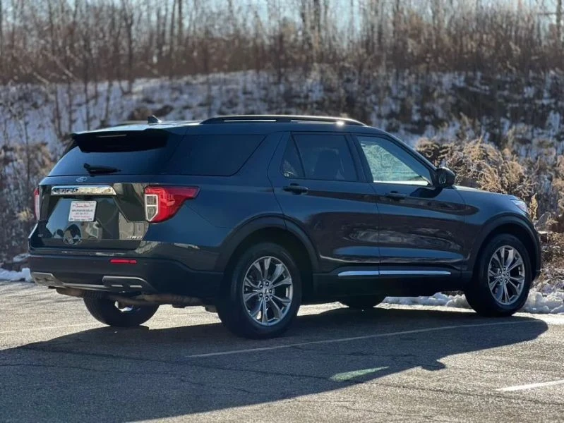 2022 Ford Explorer 6th Gen - Image 8 of 12