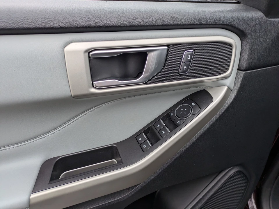 2022 Ford Explorer 6th Gen - Image 16 of 21