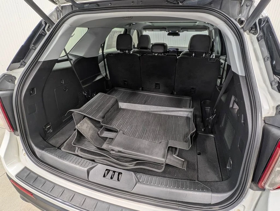 2022 Ford Explorer 6th Gen - Image 9 of 12