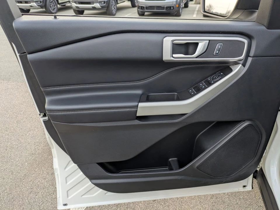2022 Ford Explorer 6th Gen - Image 15 of 21