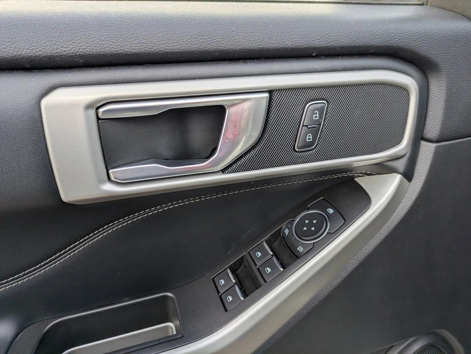 2022 Ford Explorer 6th Gen - Image 16 of 21