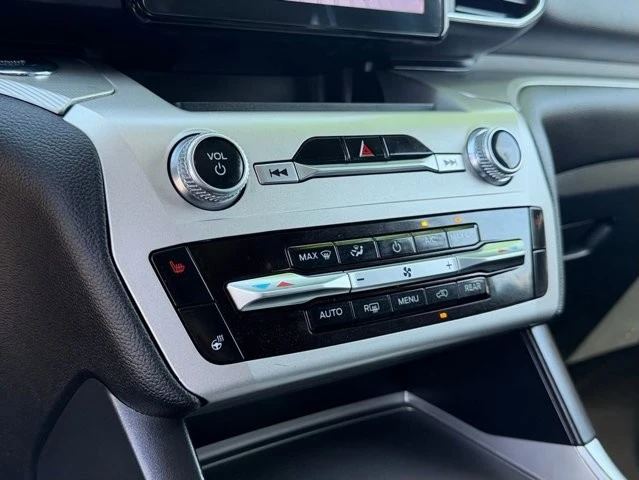 2022 Ford Explorer 6th Gen - Image 27 of 31