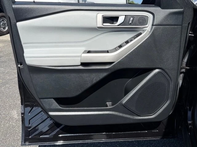 2022 Ford Explorer 6th Gen - Image 14 of 31