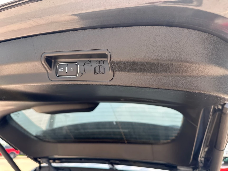 2022 Ford Explorer 6th Gen - Image 16 of 21