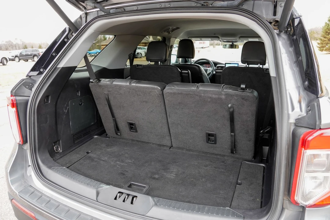 2022 Ford Explorer 6th Gen - Image 15 of 31