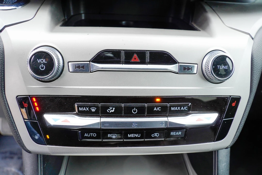 2022 Ford Explorer 6th Gen - Image 14 of 21
