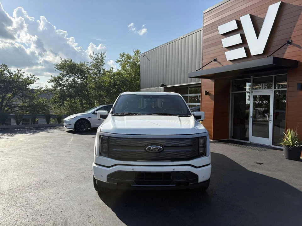 2022 Ford F-150 Lightning 14th Gen - Image 3 of 18