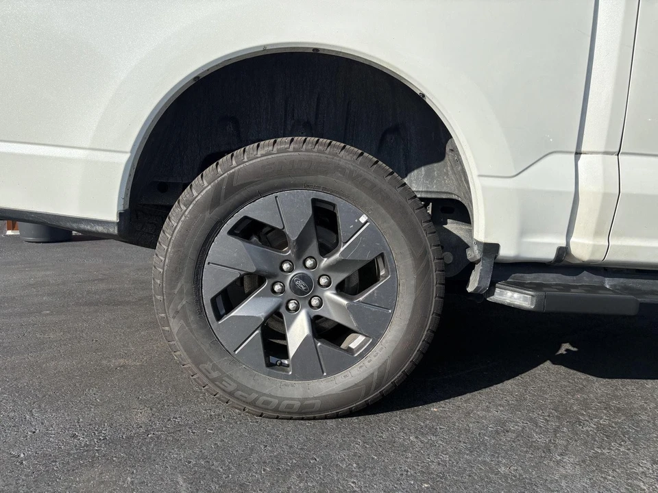 2022 Ford F-150 Lightning 14th Gen - Image 9 of 18