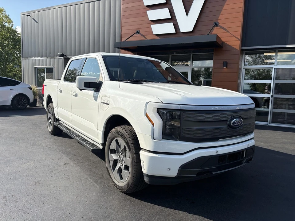 2022 Ford F-150 Lightning 14th Gen - Image 2 of 18