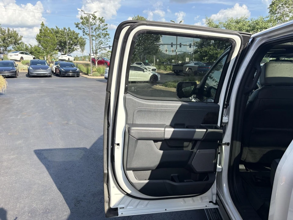 2022 Ford F-150 Lightning 14th Gen - Image 13 of 18