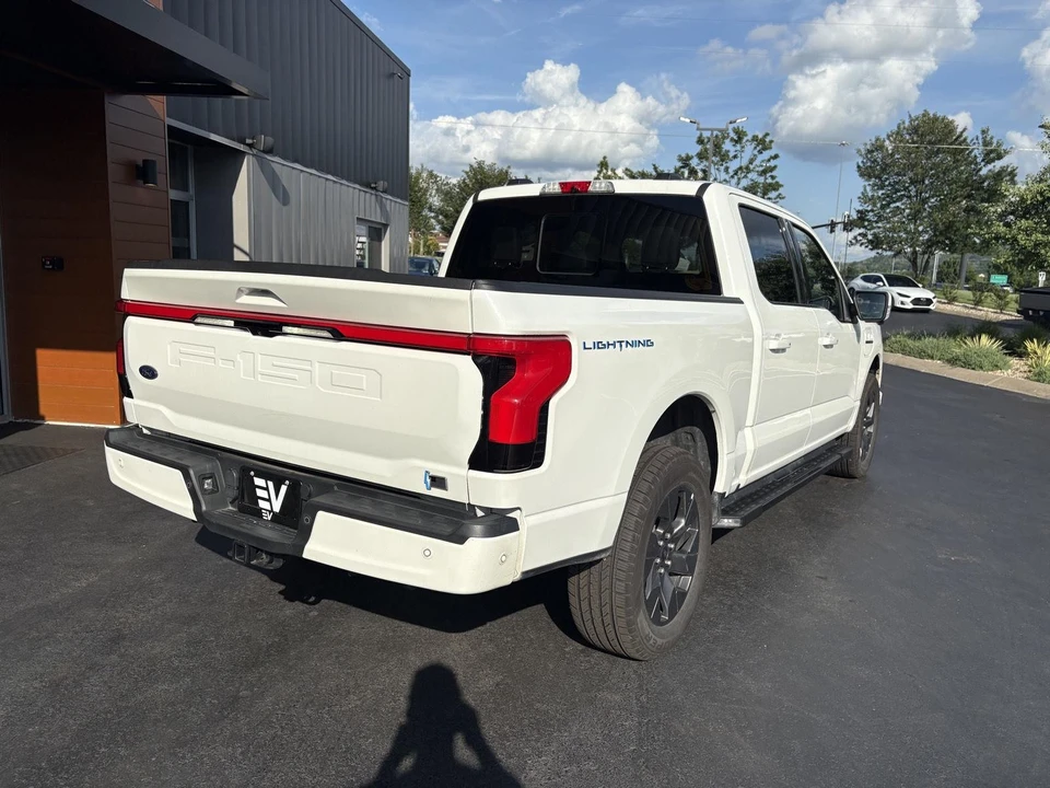 2022 Ford F-150 Lightning 14th Gen - Image 8 of 18