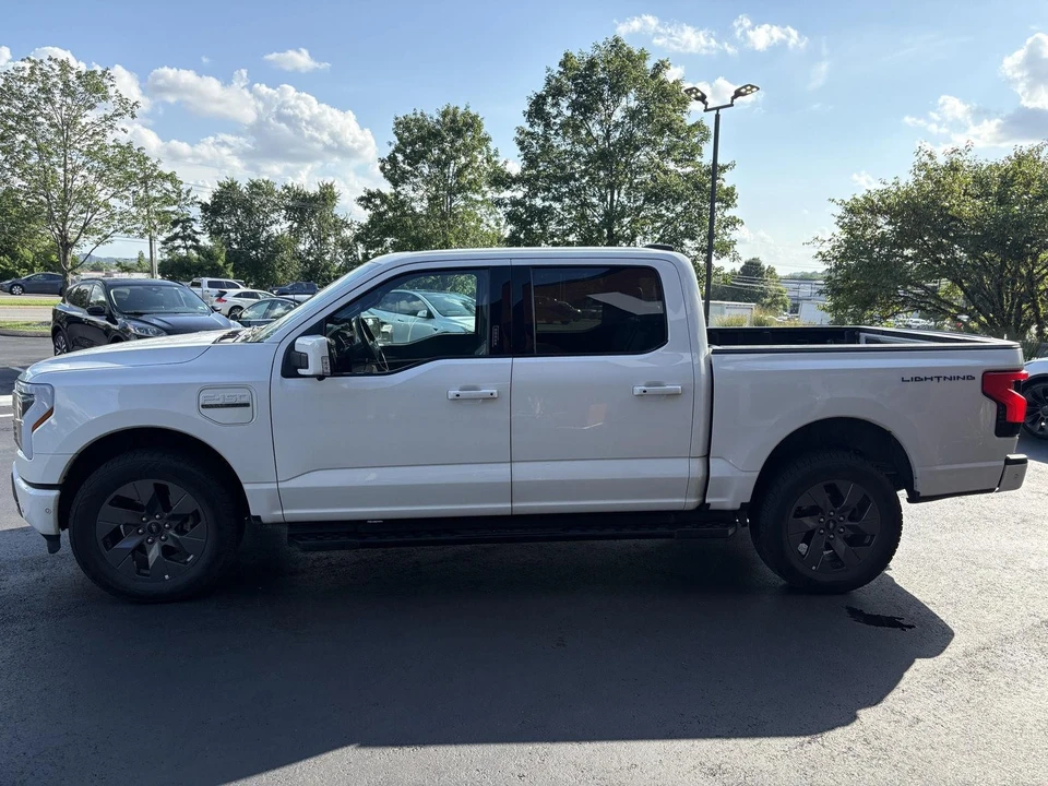 2022 Ford F-150 Lightning 14th Gen - Image 5 of 18