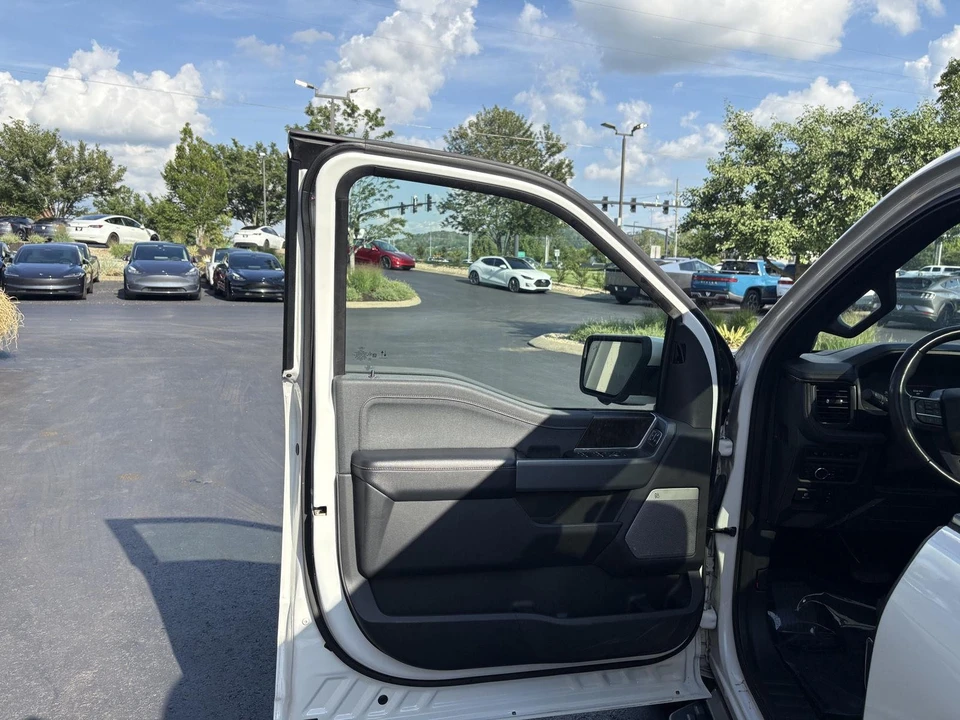 2022 Ford F-150 Lightning 14th Gen - Image 11 of 18