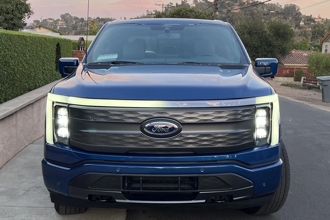2022 Ford F-150 Lightning 14th Gen - Image 2 of 31