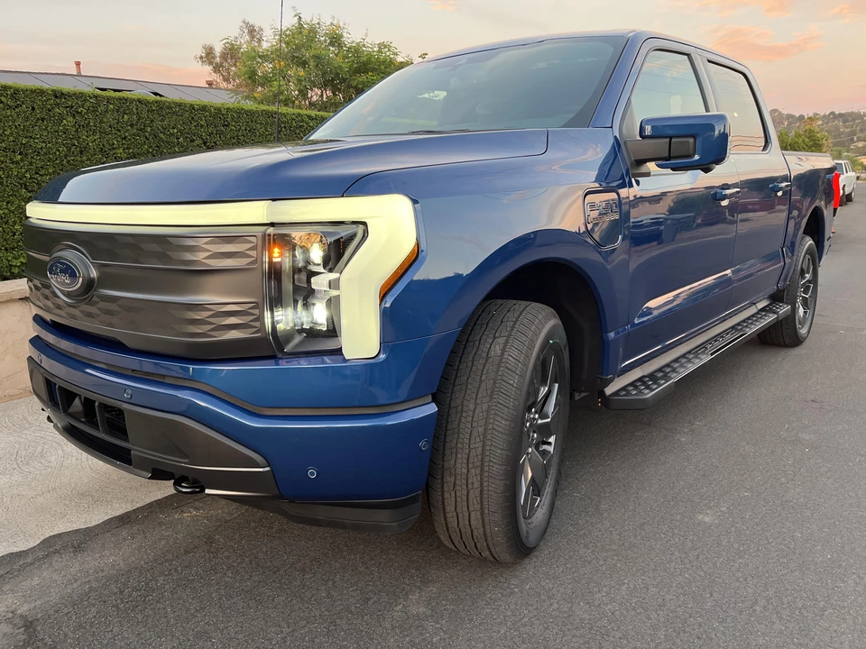 2022 Ford F-150 Lightning 14th Gen - Image 8 of 31