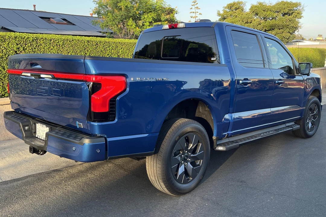 2022 Ford F-150 Lightning 14th Gen - Image 4 of 31