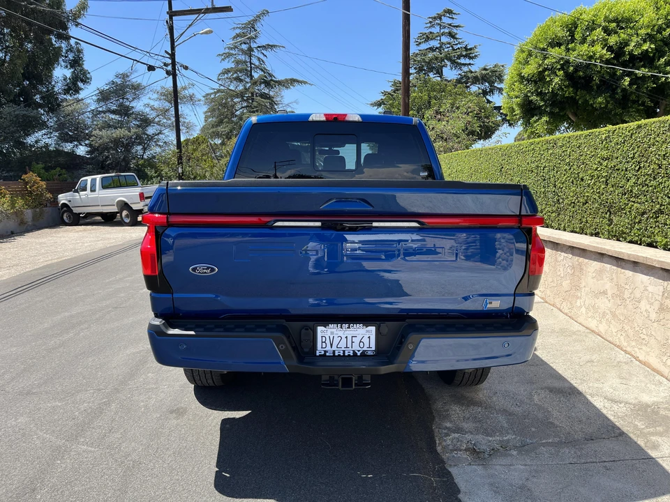 2022 Ford F-150 Lightning 14th Gen - Image 12 of 31
