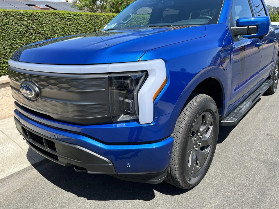 2022 Ford F-150 Lightning 14th Gen - Image 17 of 31