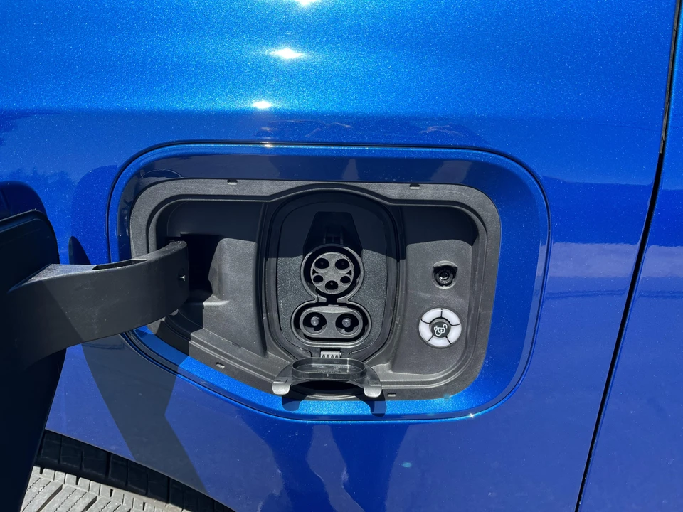 2022 Ford F-150 Lightning 14th Gen - Image 20 of 31