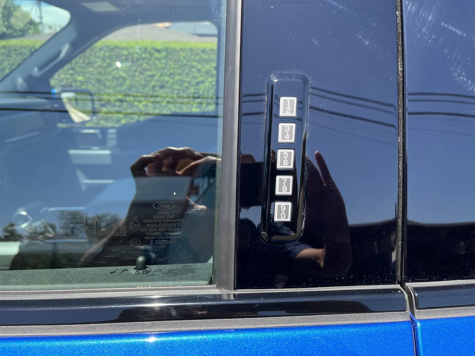 2022 Ford F-150 Lightning 14th Gen - Image 23 of 31