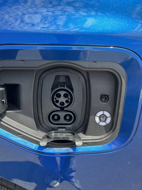 2022 Ford F-150 Lightning 14th Gen - Image 21 of 31
