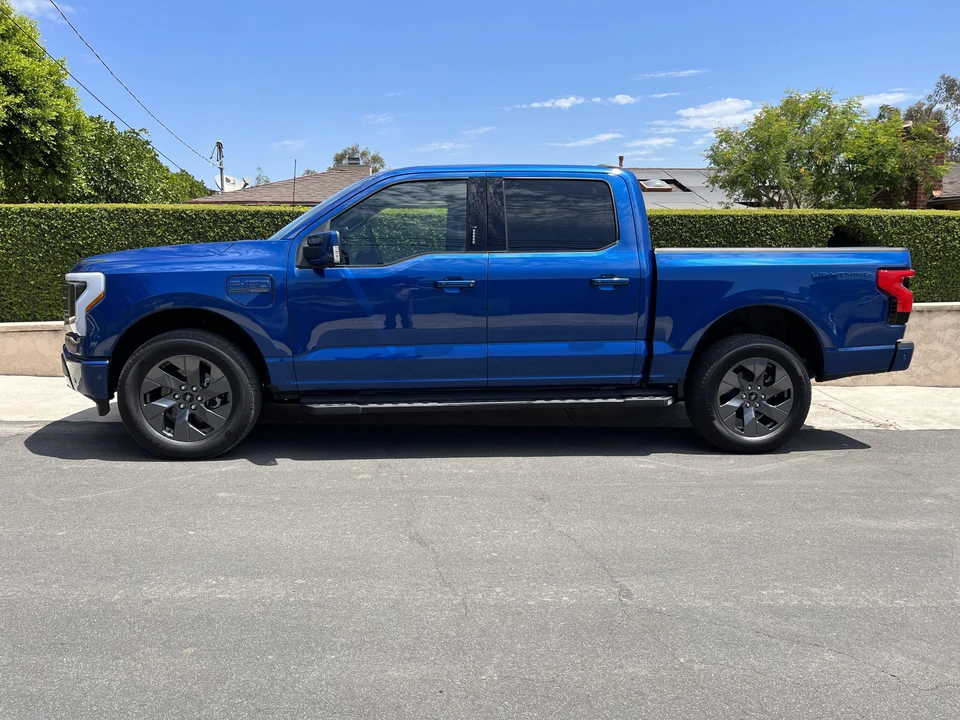 2022 Ford F-150 Lightning 14th Gen - Image 10 of 31