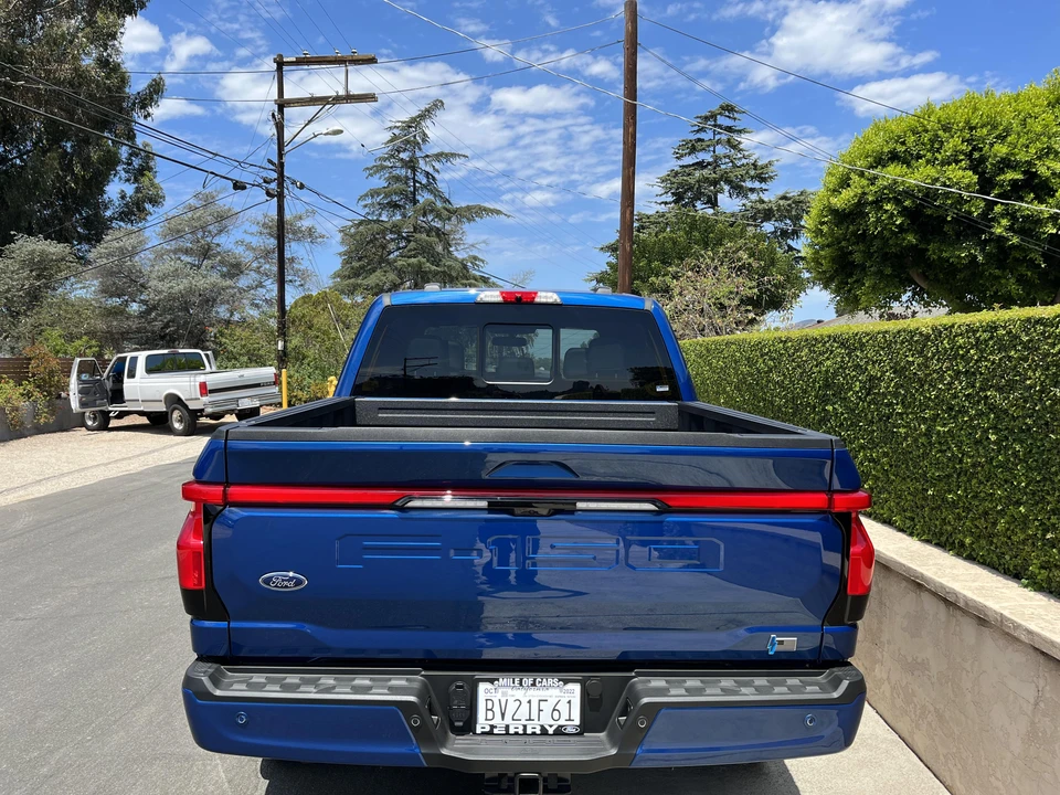 2022 Ford F-150 Lightning 14th Gen - Image 13 of 31