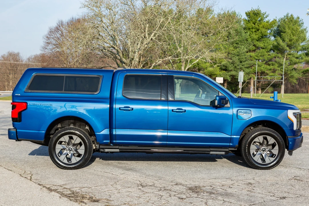 2022 Ford F-150 Lightning 14th Gen - Image 3 of 31