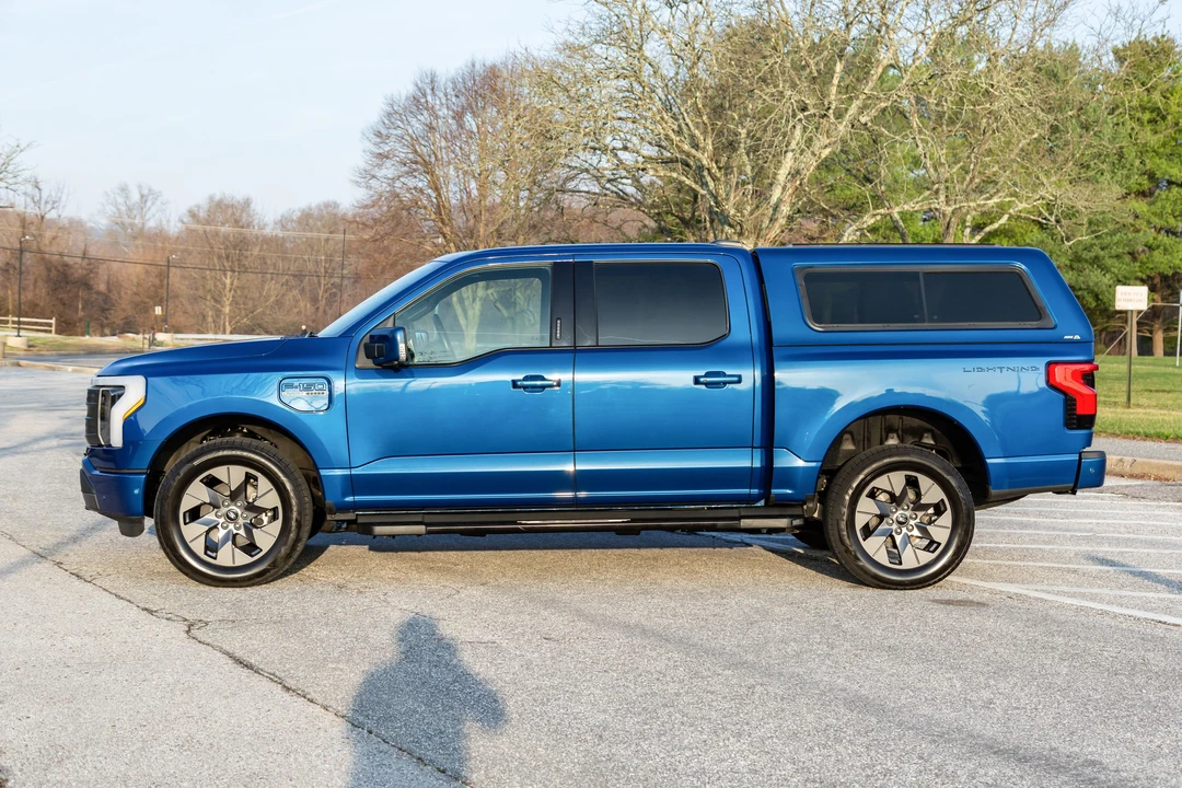 2022 Ford F-150 Lightning 14th Gen - Image 8 of 31