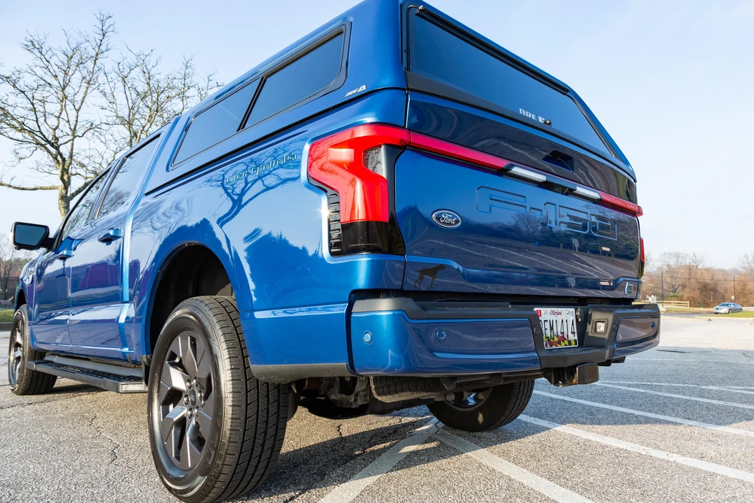 2022 Ford F-150 Lightning 14th Gen - Image 9 of 31