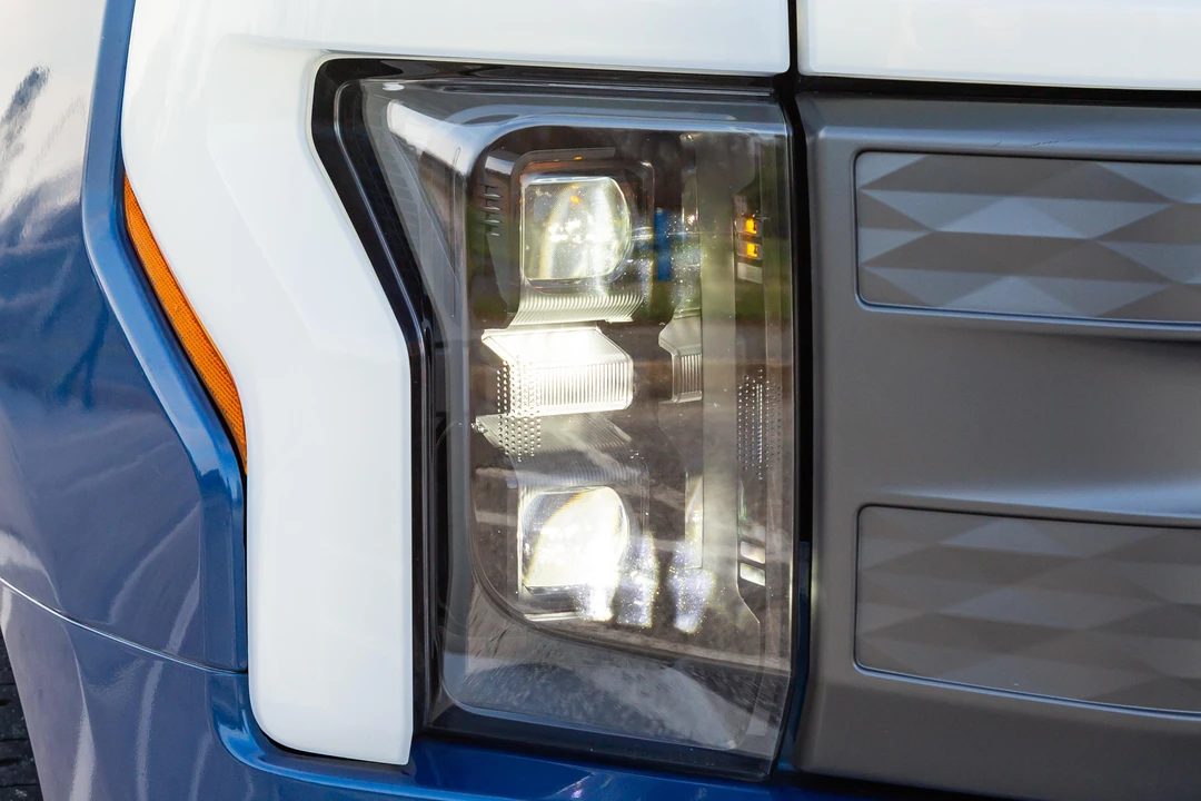 2022 Ford F-150 Lightning 14th Gen - Image 14 of 31