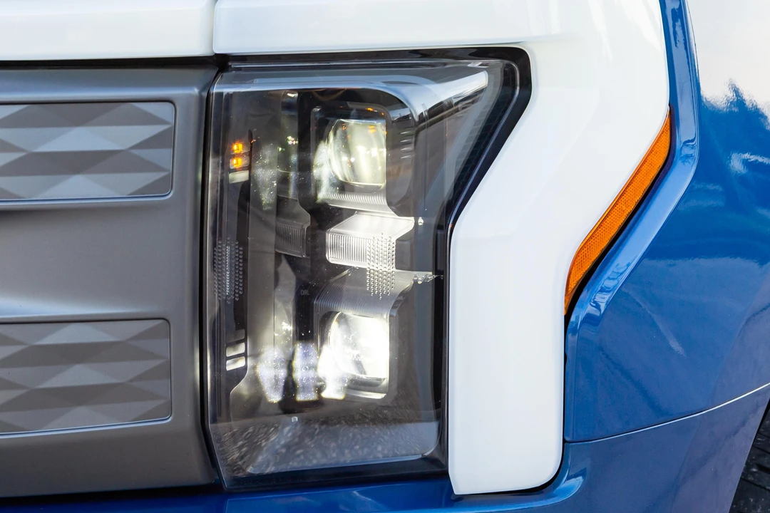 2022 Ford F-150 Lightning 14th Gen - Image 15 of 31