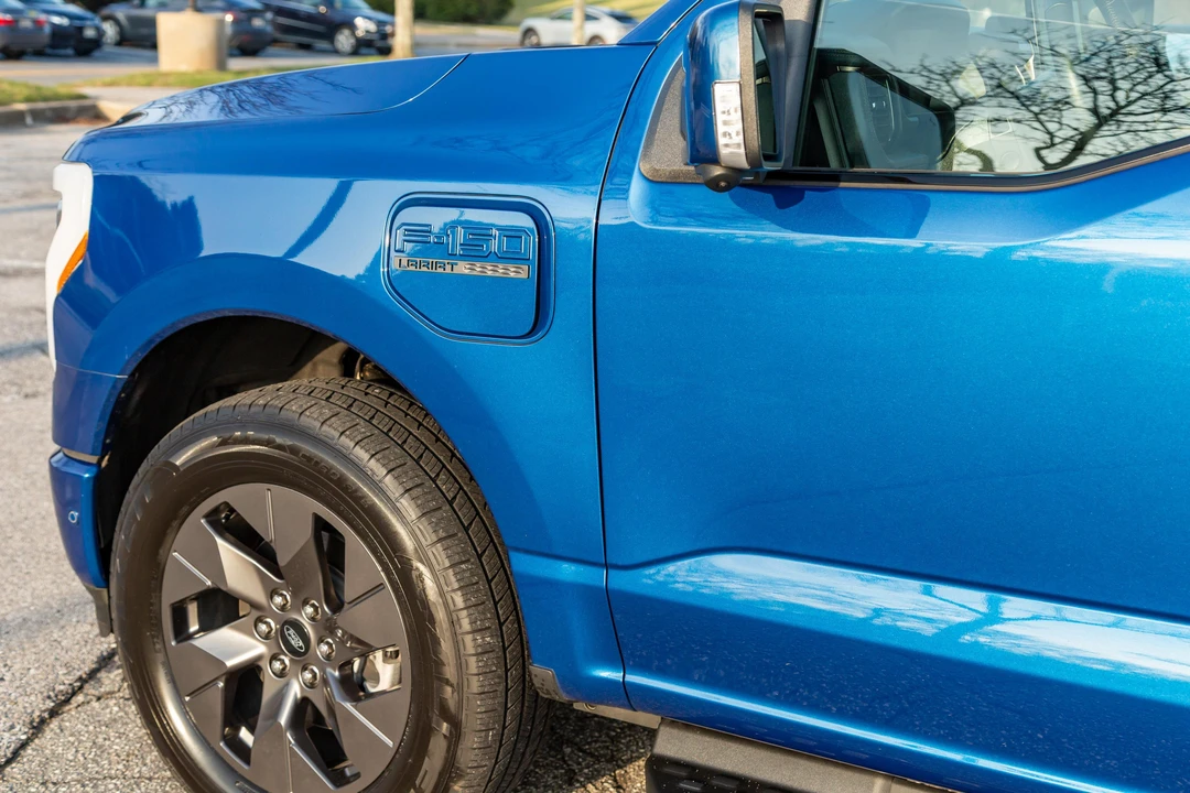2022 Ford F-150 Lightning 14th Gen - Image 18 of 31