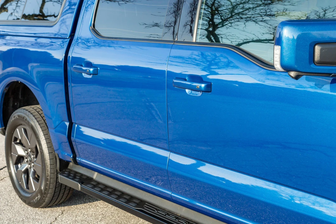 2022 Ford F-150 Lightning 14th Gen - Image 28 of 31