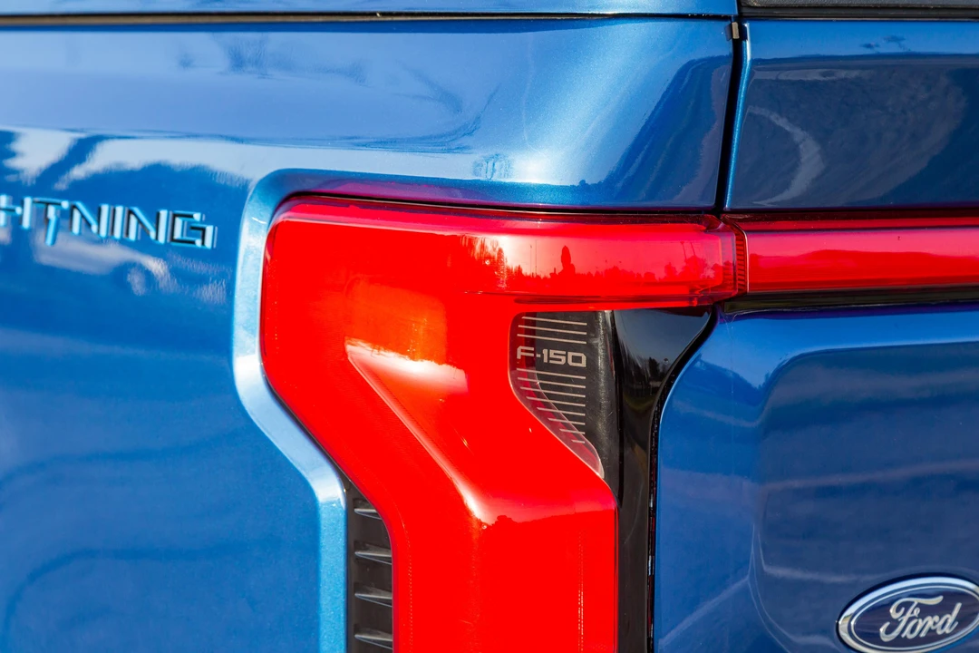 2022 Ford F-150 Lightning 14th Gen - Image 24 of 31