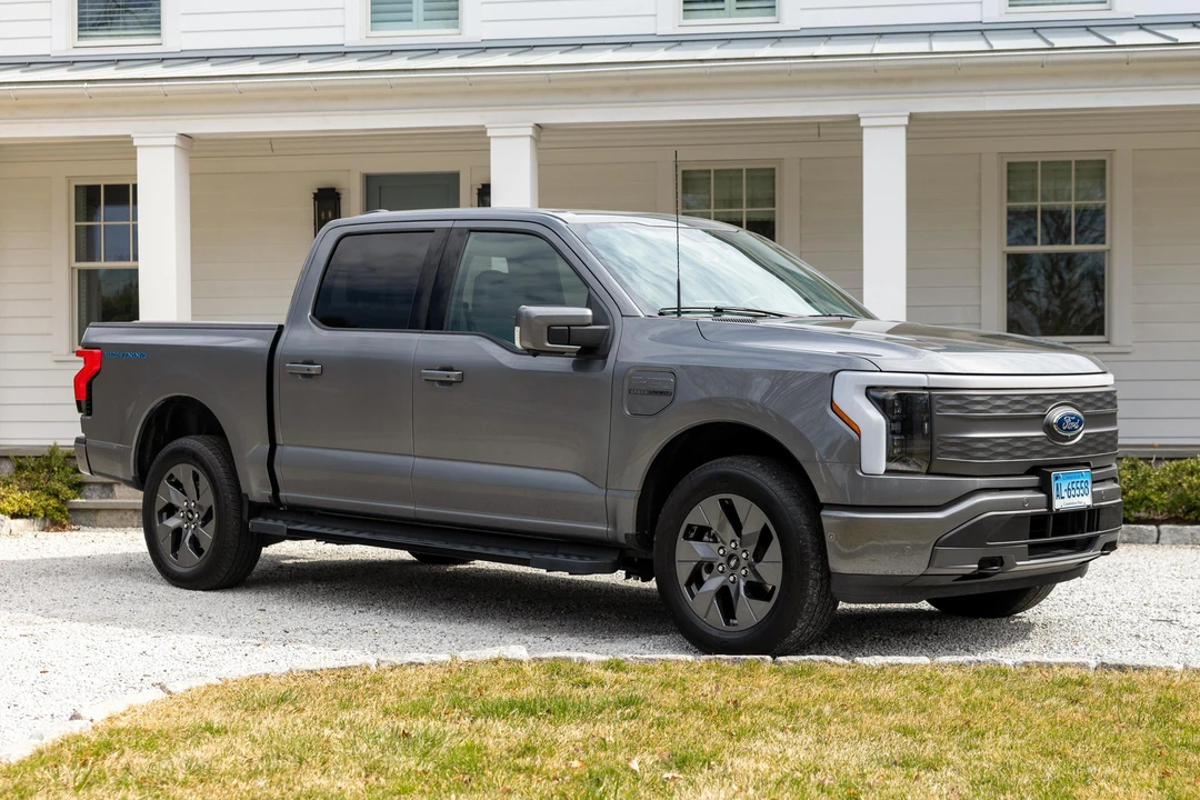 2022 Ford F-150 Lightning 14th Gen - Image 12 of 31
