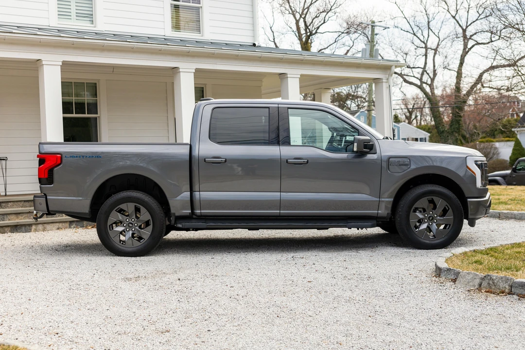2022 Ford F-150 Lightning 14th Gen - Image 3 of 31