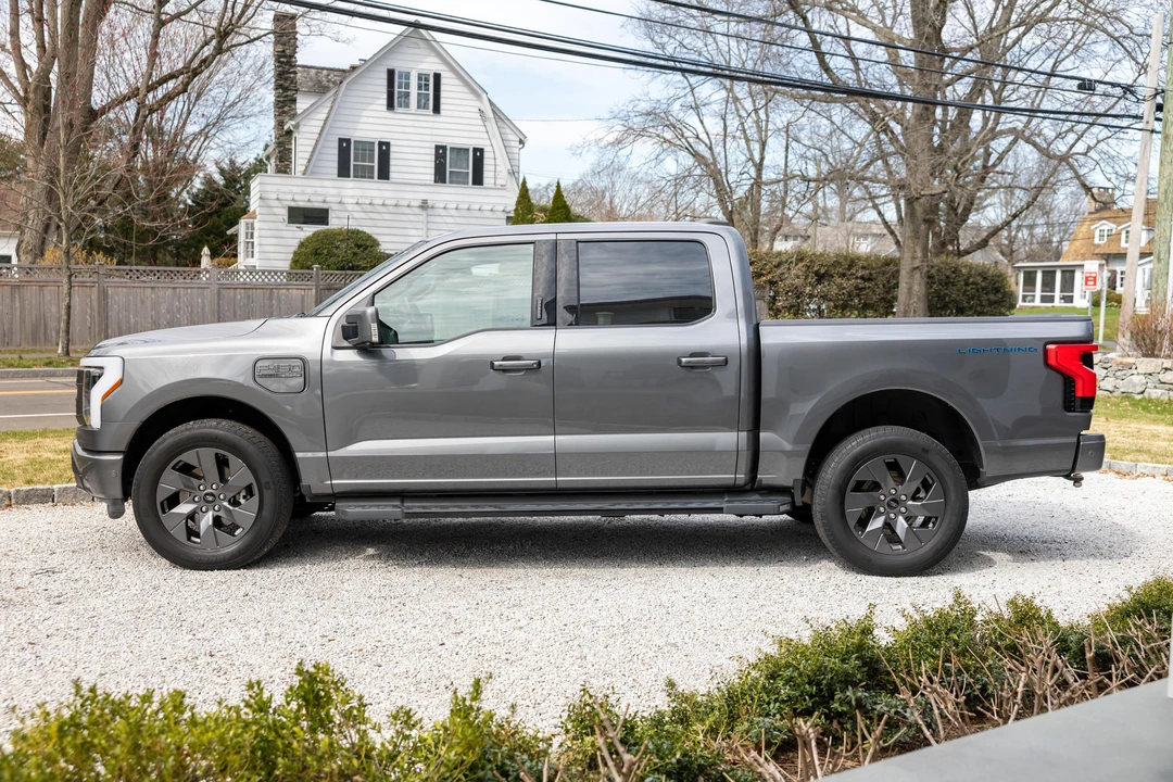 2022 Ford F-150 Lightning 14th Gen - Image 8 of 31