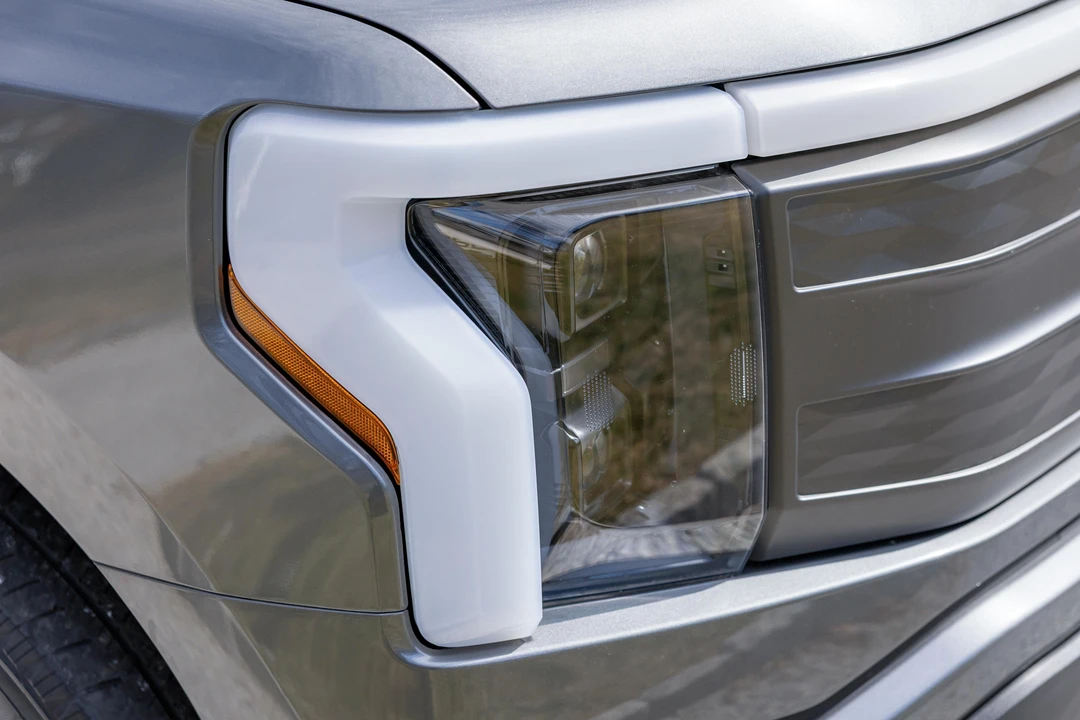 2022 Ford F-150 Lightning 14th Gen - Image 14 of 31
